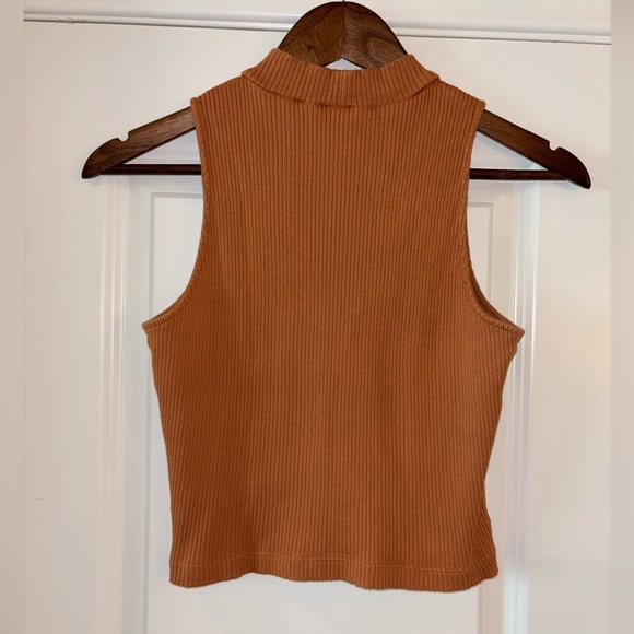 Uniqlo Orange Mock Neck Tee with Crop Design and Sleeveless Style - Picture 3 of 3